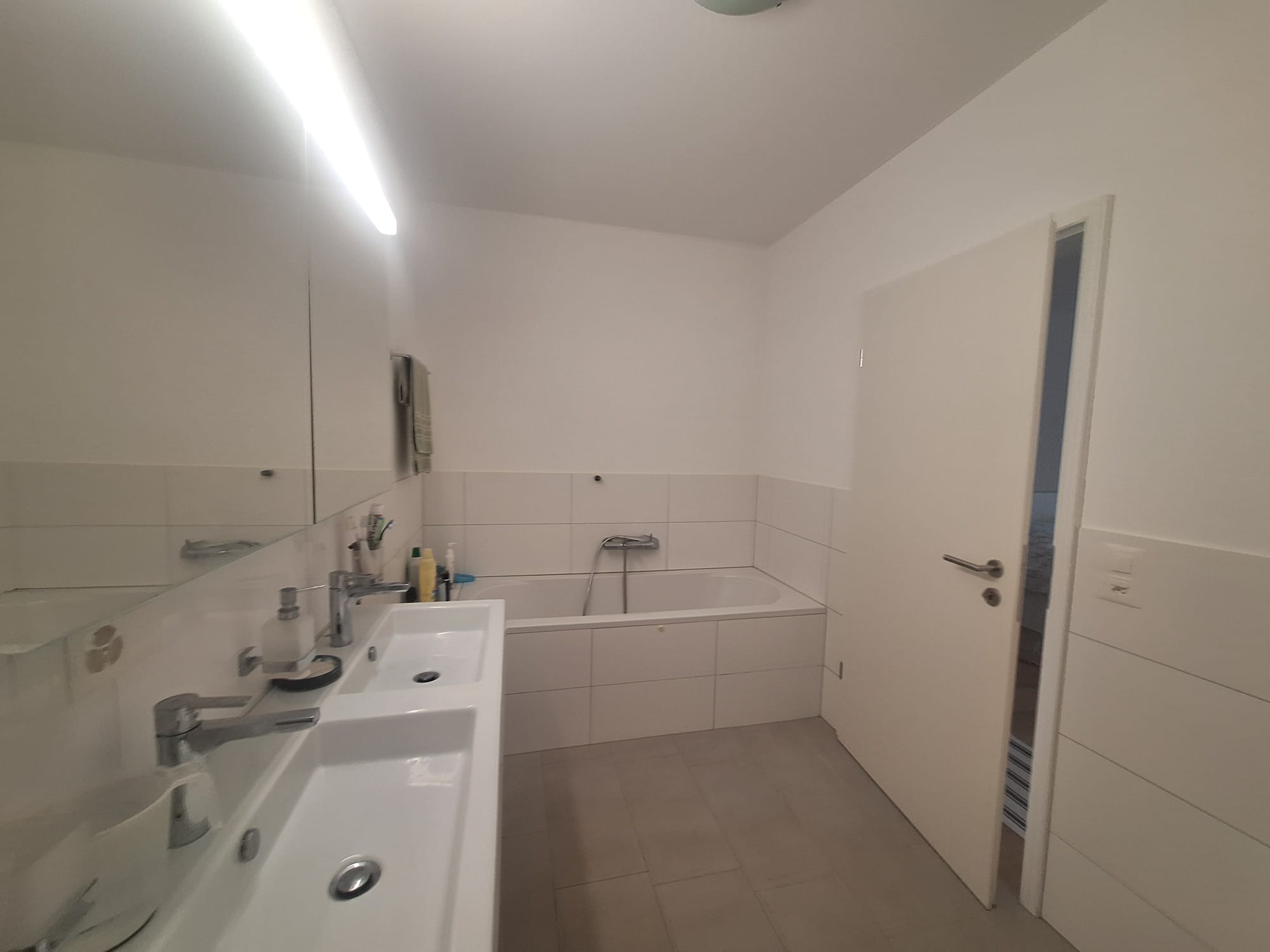 Badezimmer in Baden vor dem Umbau – Bestandsaufnahme 3 – Ausführungsbeispiel für Umbaufirma Uznach